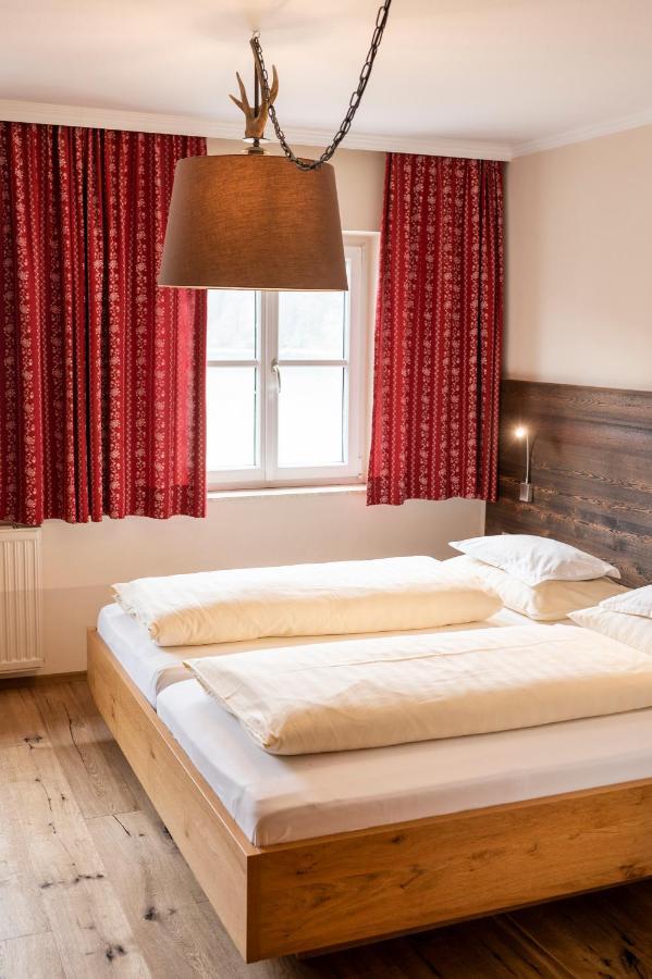 Kirchenwirt Hotell Strobl Exteriör bild