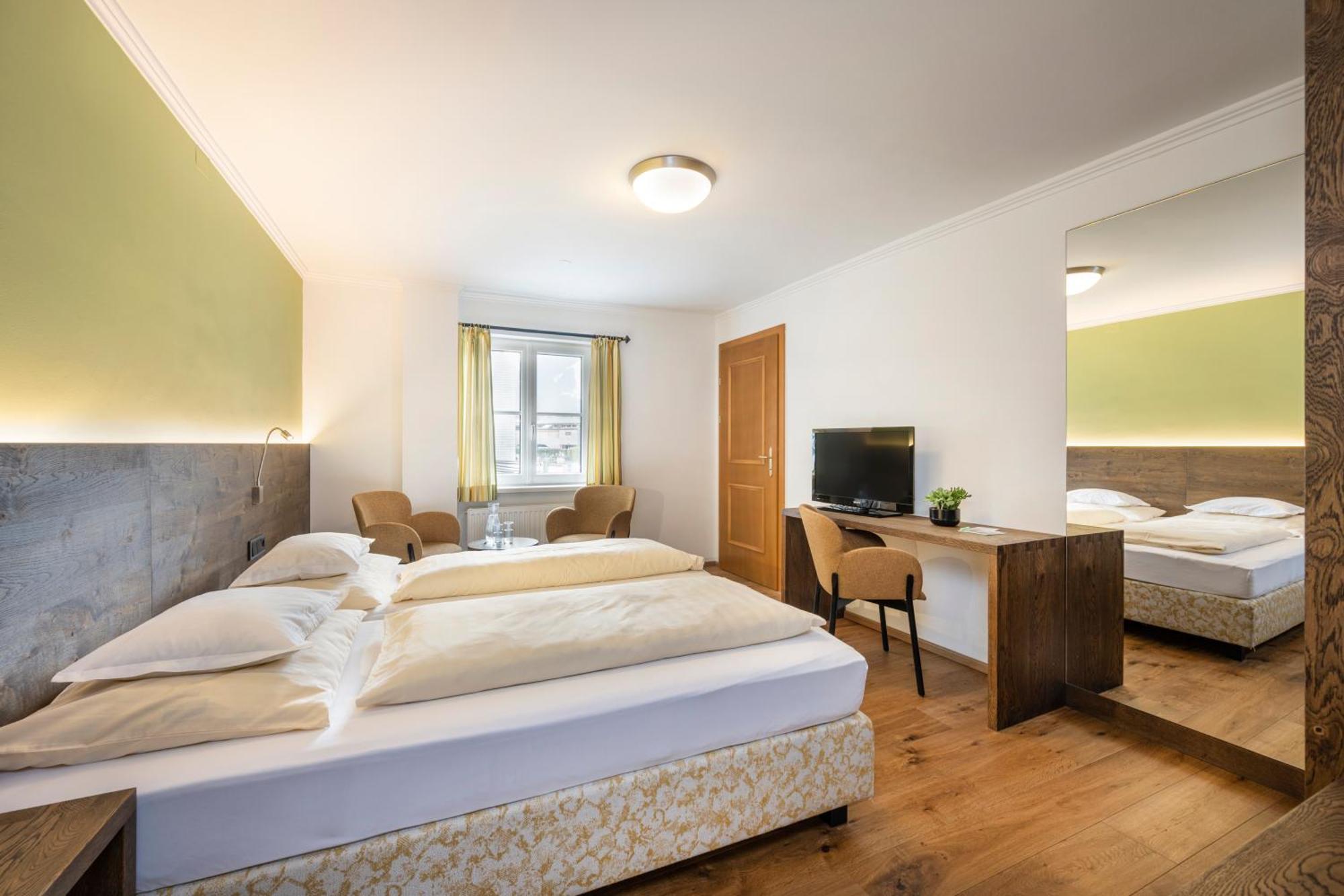 Kirchenwirt Hotell Strobl Exteriör bild