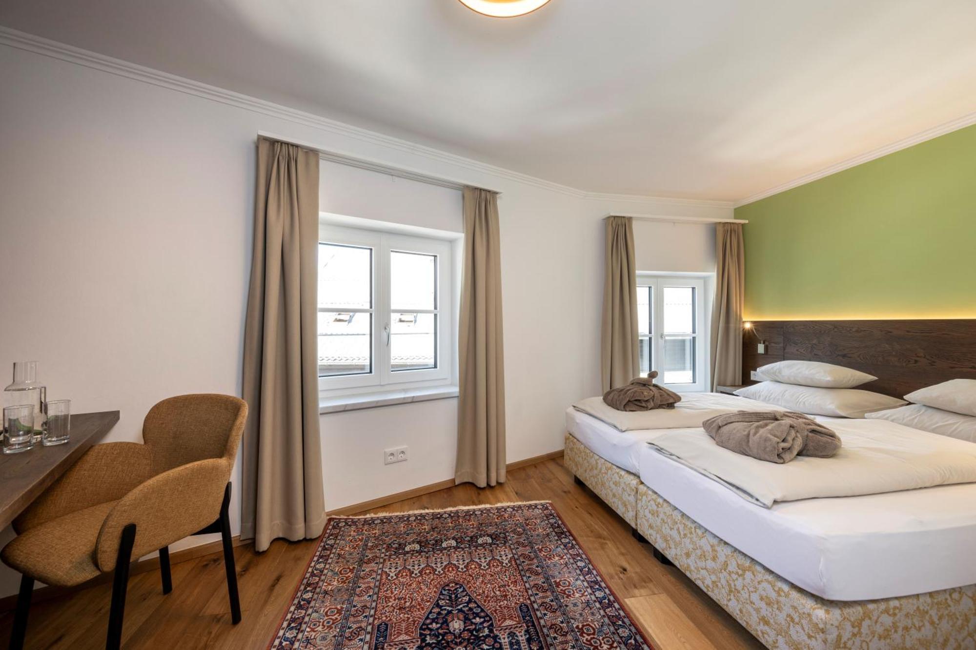 Kirchenwirt Hotell Strobl Exteriör bild