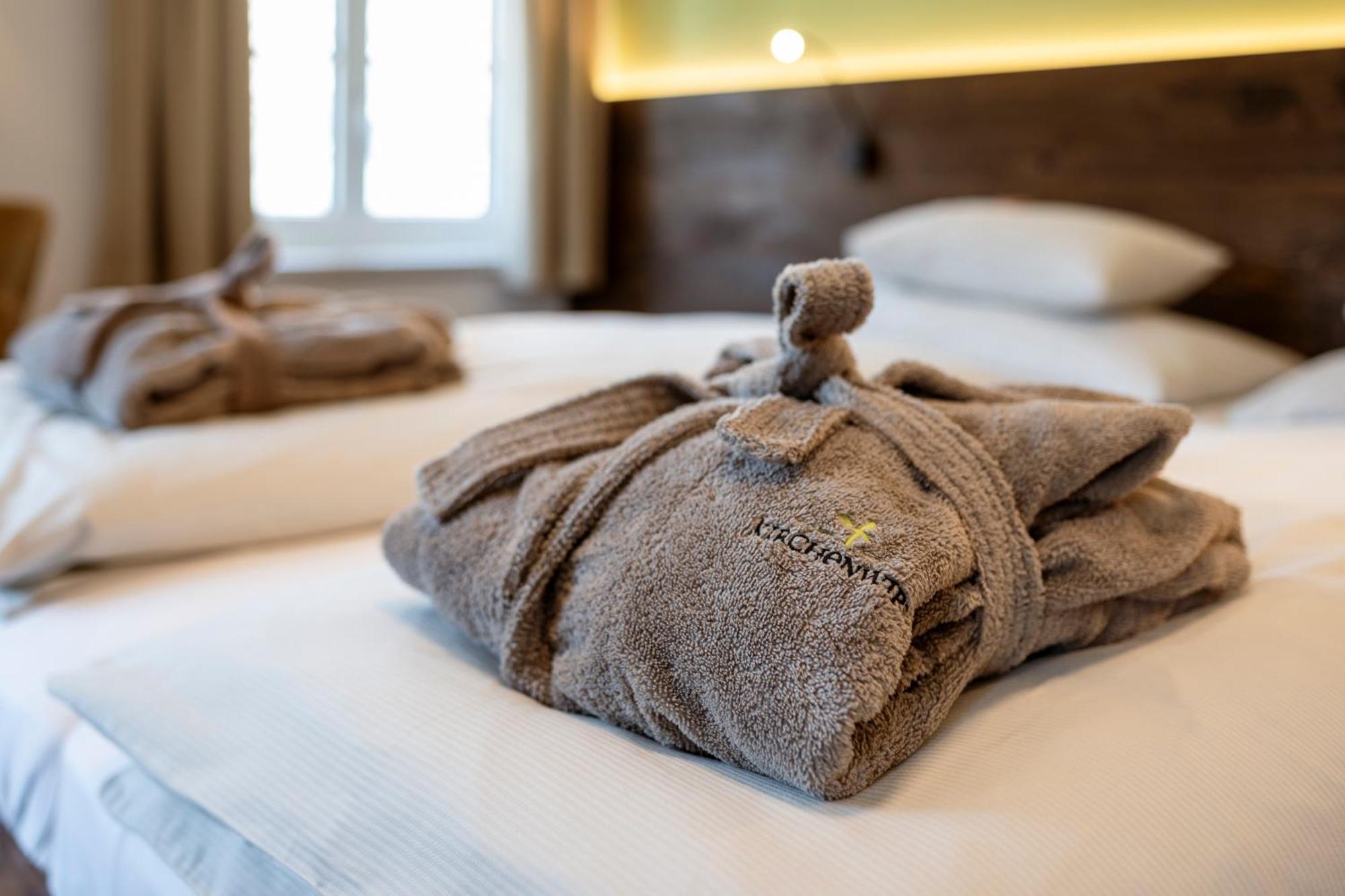 Kirchenwirt Hotell Strobl Exteriör bild
