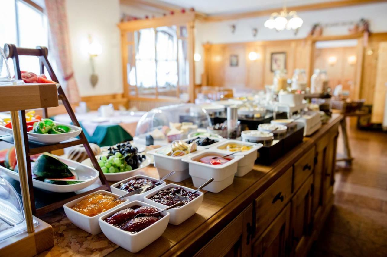 Kirchenwirt Hotell Strobl Exteriör bild